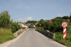 Obstoječi most in cesta